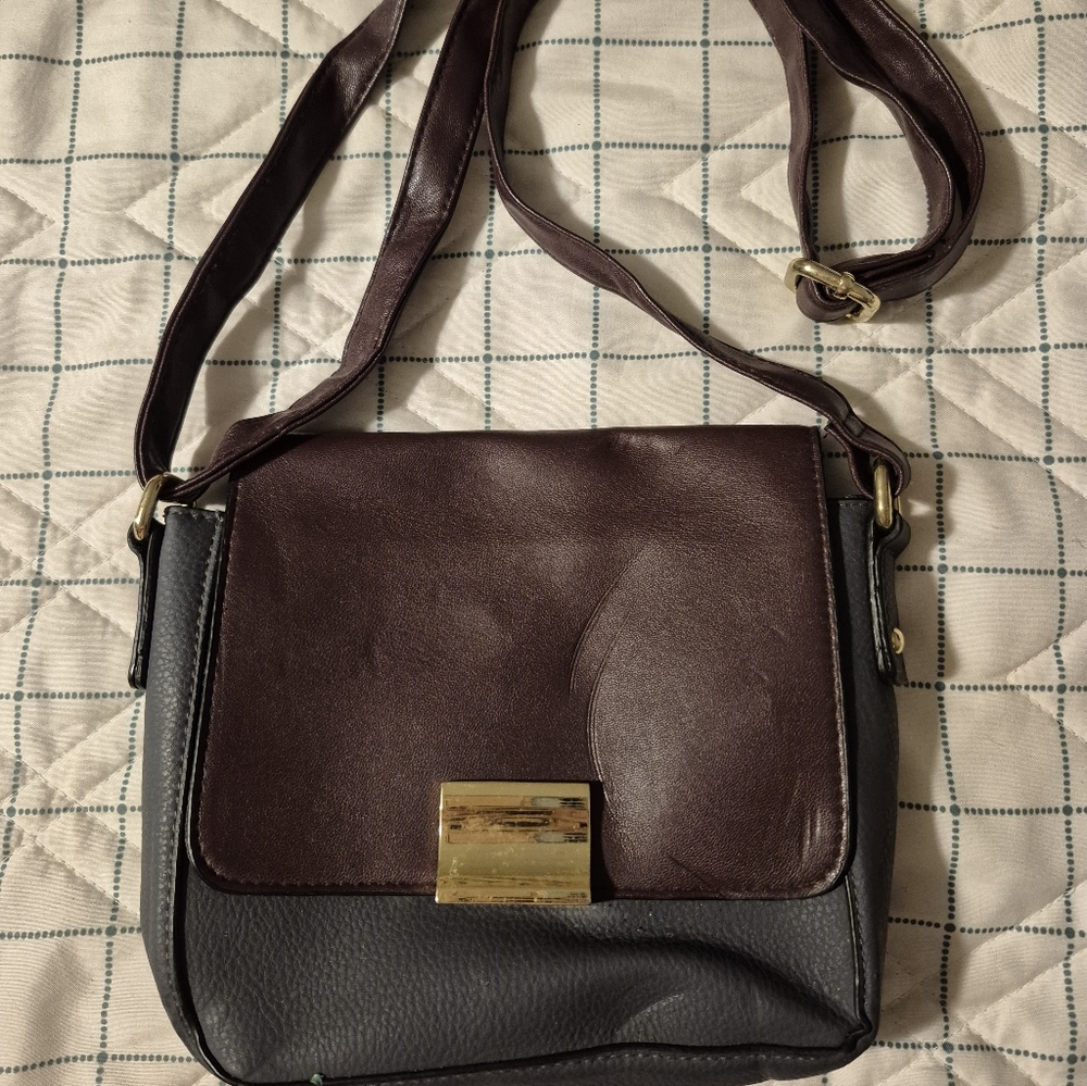 Elegant Two-Tone Shoulder Bag